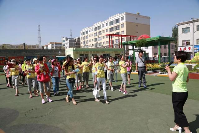 幼兒園簡介廣告宣傳圖片，幼兒園簡介宣傳欄內(nèi)容圖片