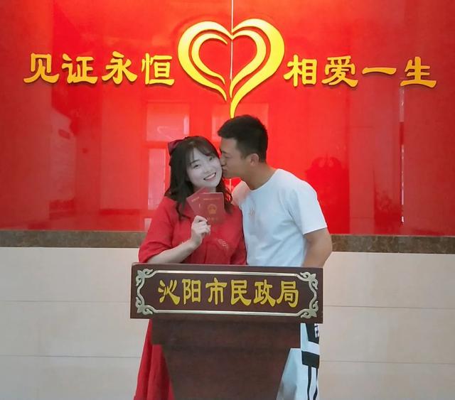 結(jié)婚2年紀(jì)念日的唯美句子發(fā)朋友圈，結(jié)婚兩周年紀(jì)念日朋友圈說(shuō)說(shuō)圖片？