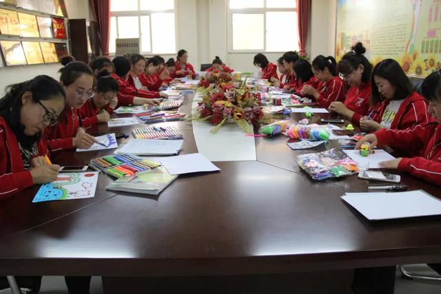 幼兒園簡介廣告宣傳圖片，幼兒園簡介宣傳欄內(nèi)容圖片