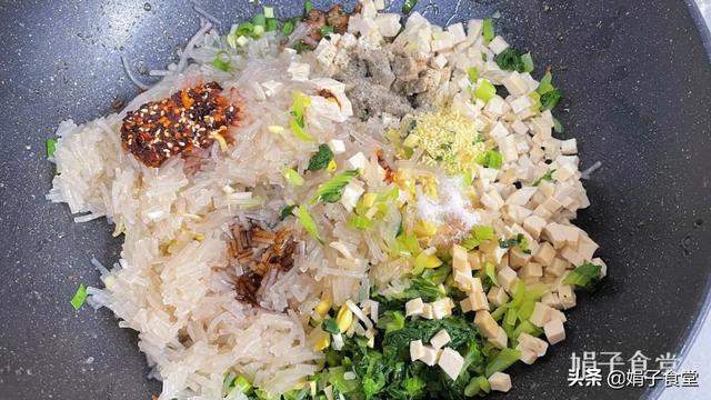 粉絲豆腐包的餡怎么做好吃又簡(jiǎn)單，粉絲豆腐包的餡怎么做好吃視頻？