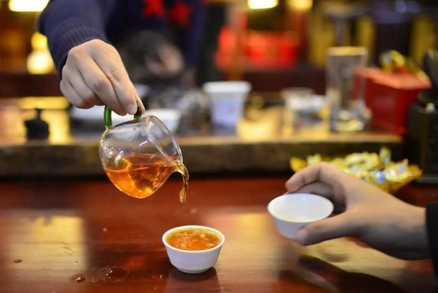 茶葉店怎么做生意（做茶葉生意注意什么）