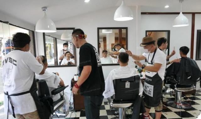 美發(fā)店怎么經(jīng)營（美發(fā)店靠什么賺錢）