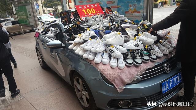 用小汽車擺攤適合做什么生意賺錢（適合小轎車的擺攤生意）