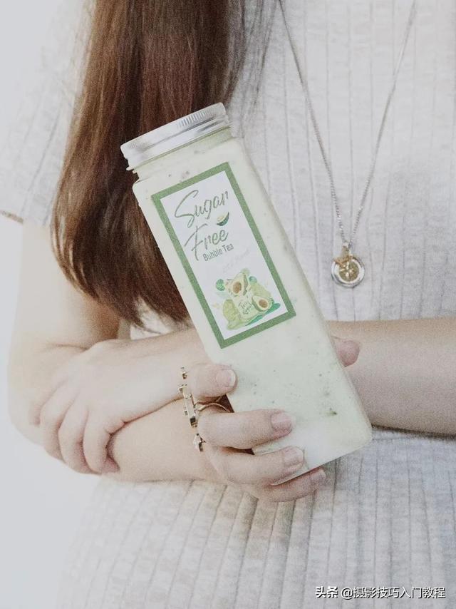 發(fā)朋友圈的手拿奶茶圖片蜜雪冰城，發(fā)朋友圈的手拿奶茶圖片高清？