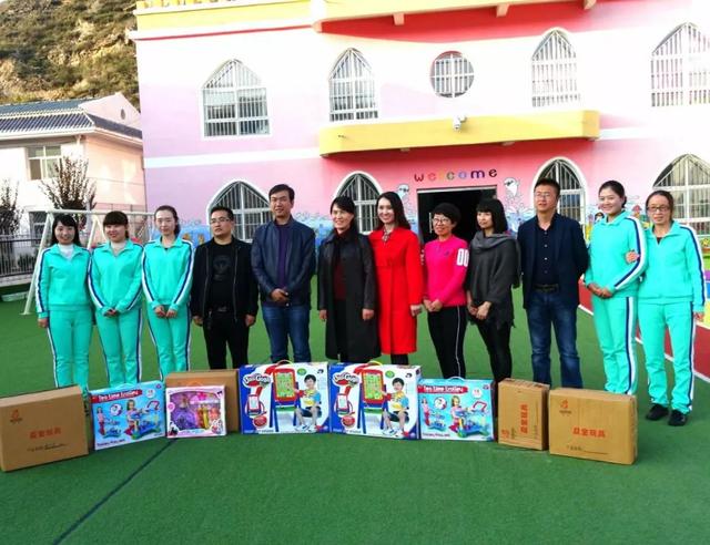 幼兒園簡介廣告宣傳圖片，幼兒園簡介宣傳欄內(nèi)容圖片