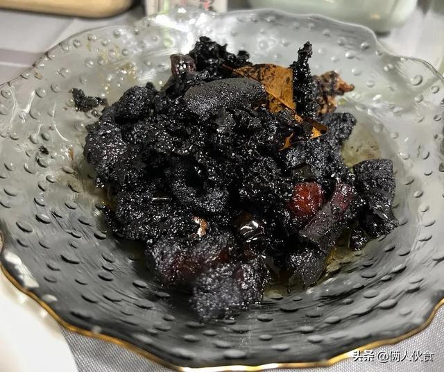 曬自己做的菜發(fā)朋友圈的幽默句，自己做菜發(fā)朋友圈配文字幽默說說？