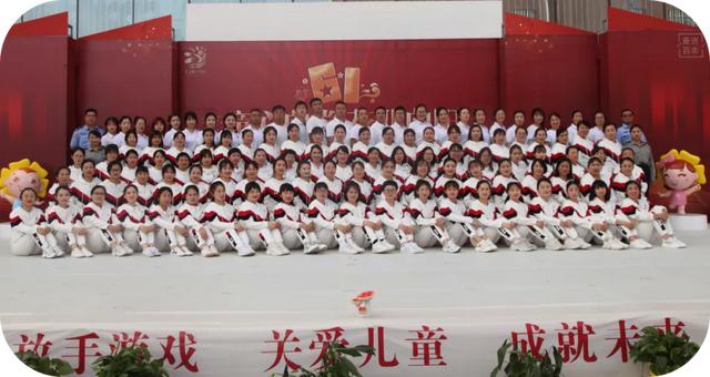 幼兒園簡介廣告宣傳圖片，幼兒園簡介宣傳欄內(nèi)容圖片