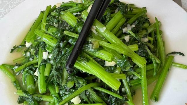 老公做美食朋友圈如何配文字，美食朋友圈如何配文字搞笑？