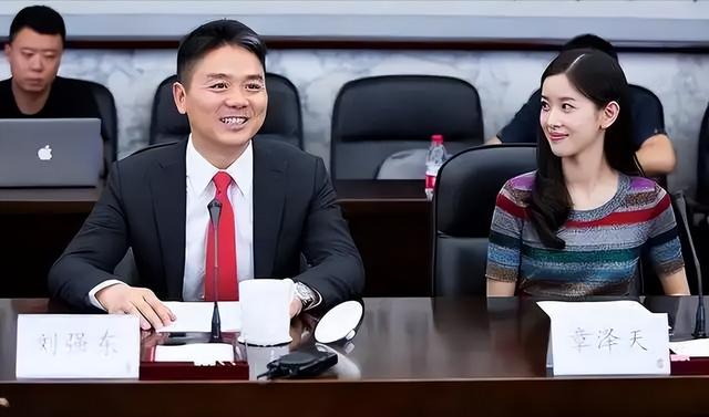 章澤天手拿奶茶，章澤天奶茶照片？