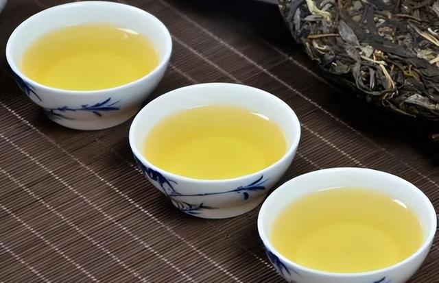 普洱茶經(jīng)期間能喝嗎（普洱生茶的保質(zhì)期一般是多久）