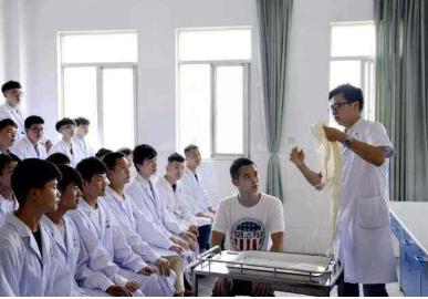 自媒體專業(yè)就業(yè)方向和前景女生（自媒體專業(yè)就業(yè)方向和前景怎么樣）
