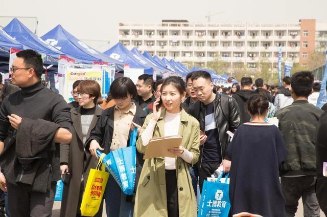 什么專業(yè)最賺錢 適合女生的工作（什么專業(yè)最賺錢 適合女生的職業(yè)）