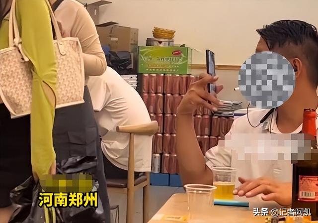 男子餐館直播，偷拍女生隱私部位被抓現(xiàn)行，這種行為算偷拍嗎？