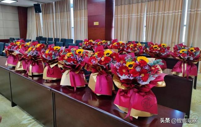 在小縣城自己創(chuàng)業(yè)干點(diǎn)什么好,自己有4百平的二屋門(mén)面房，小縣城自己的門(mén)面做什么小生意好？