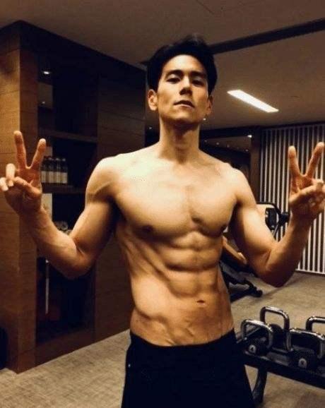 腹肌真實發(fā)朋友圈圖片大全，發(fā)朋友圈的腹肌圖片