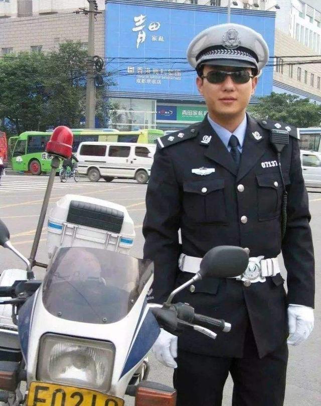 抖音陳警官是誰，抖音上陳總個人資料？