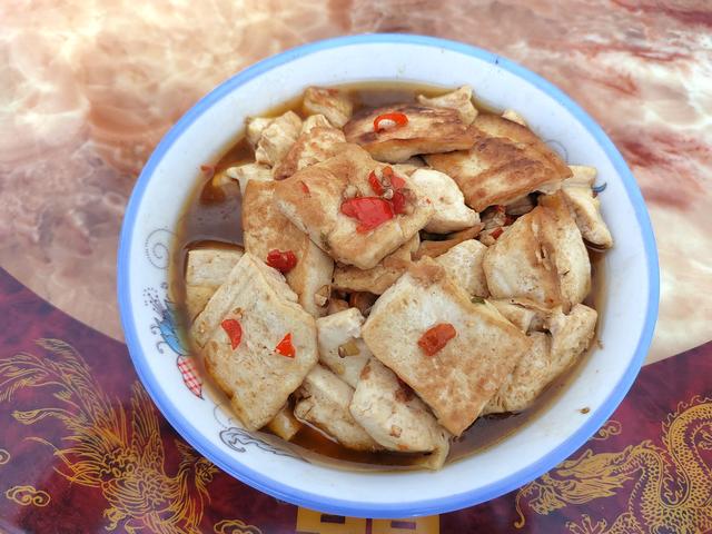 中午發(fā)什么朋友圈吸引人，中午發(fā)朋友圈句子簡(jiǎn)單？