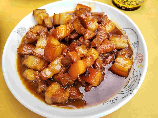 朋友家蹭飯的朋友圈句子怎么寫，朋友家蹭飯的說(shuō)說(shuō)？