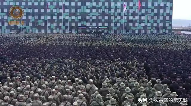 抖音上很火的俄羅斯歌曲一個(gè)猥瑣大叔和小女孩，抖音上很火的俄羅斯歌曲_莫哈莫哈？