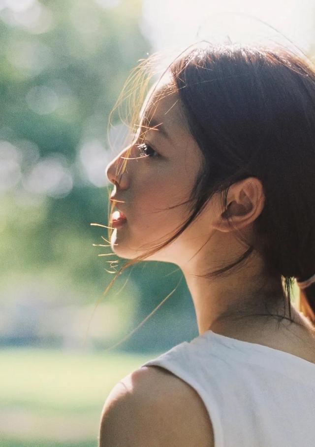 遇見你抖音很火的一首歌歌詞，遇見你抖音很火的一首歌歌詞是什么？