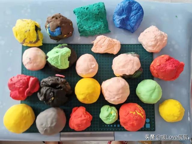 00種簡(jiǎn)單粘土造型視頻（100種簡(jiǎn)單粘土造型食品）"