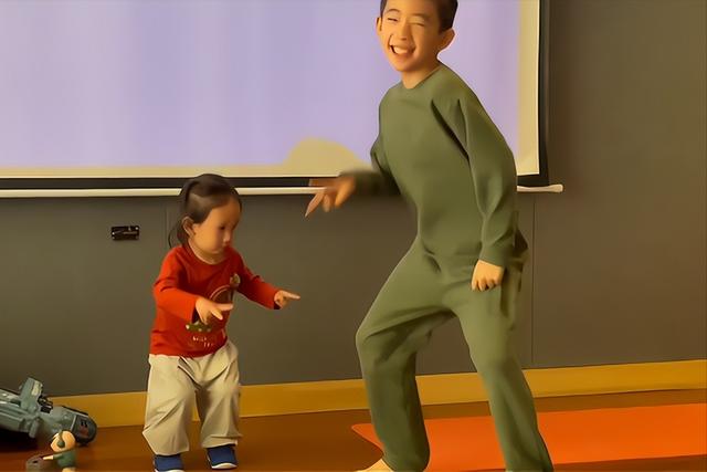 發(fā)孩子跳舞朋友圈怎么配文字說說圖片，發(fā)孩子跳舞朋友圈怎么配文字說說呢？