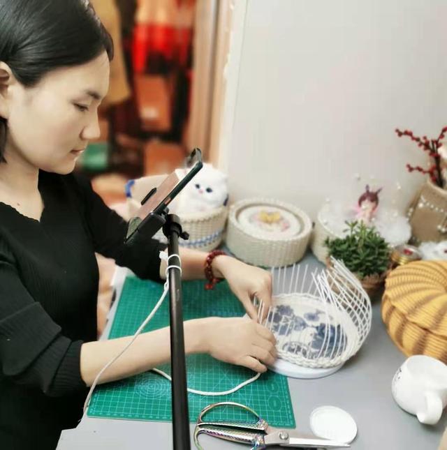 在抖音直播一天能掙多少錢(qián)（抖音直播一個(gè)月能賺多少錢(qián)）