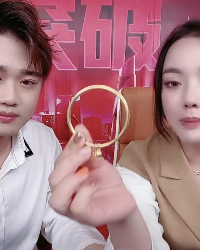 趙夢澈開啟12小時直播活動現(xiàn)場大牌云集人氣爆棚