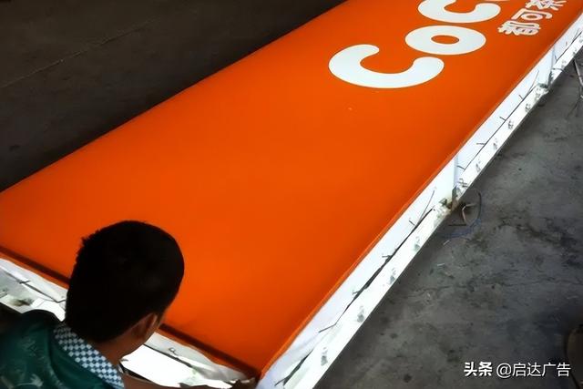 軟膜燈箱廣告牌多少錢一平（廣告公司軟膜燈箱多少一平）