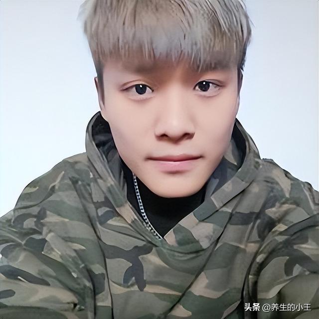 抖音搞笑博主男的說自己之前上學的故事，抖音搞笑博主男的玩套路？