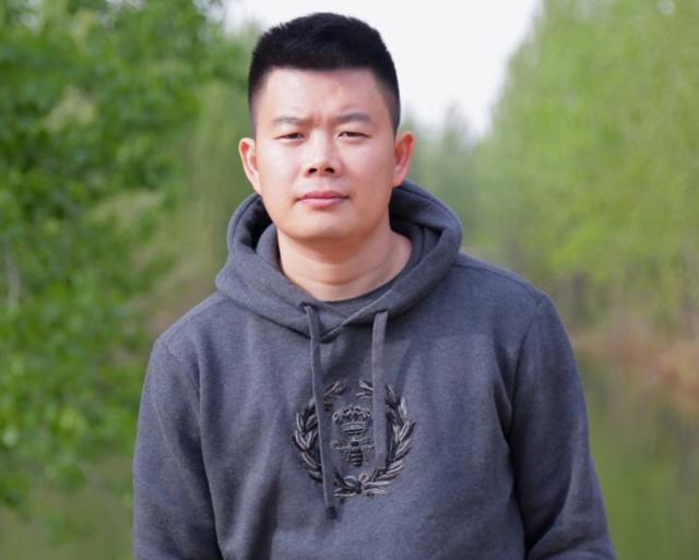 望月直播間旋轉(zhuǎn)木馬多少錢(qián)，望月直播一個(gè)木馬多少錢(qián)