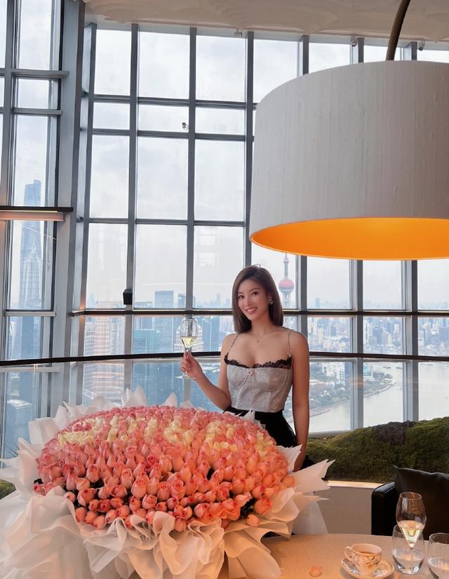自己生日發(fā)朋友圈的圖片唯美句子，自己生日發(fā)朋友圈的圖片唯美搞笑？