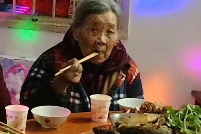 媽媽生日快樂祝福語發(fā)朋友圈簡短，媽媽生日快樂祝福語發(fā)朋友圈簡短句子？