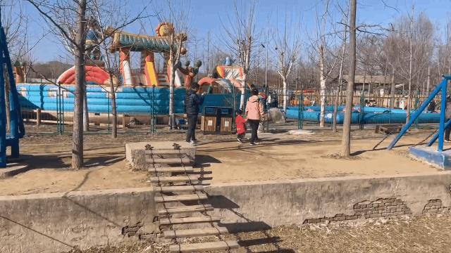 地?cái)們和⌒陀螛?lè)項(xiàng)目怎么做，廣場(chǎng)地?cái)們和螛?lè)項(xiàng)目？