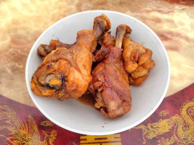 中午發(fā)什么朋友圈吸引人，中午發(fā)朋友圈句子簡(jiǎn)單？