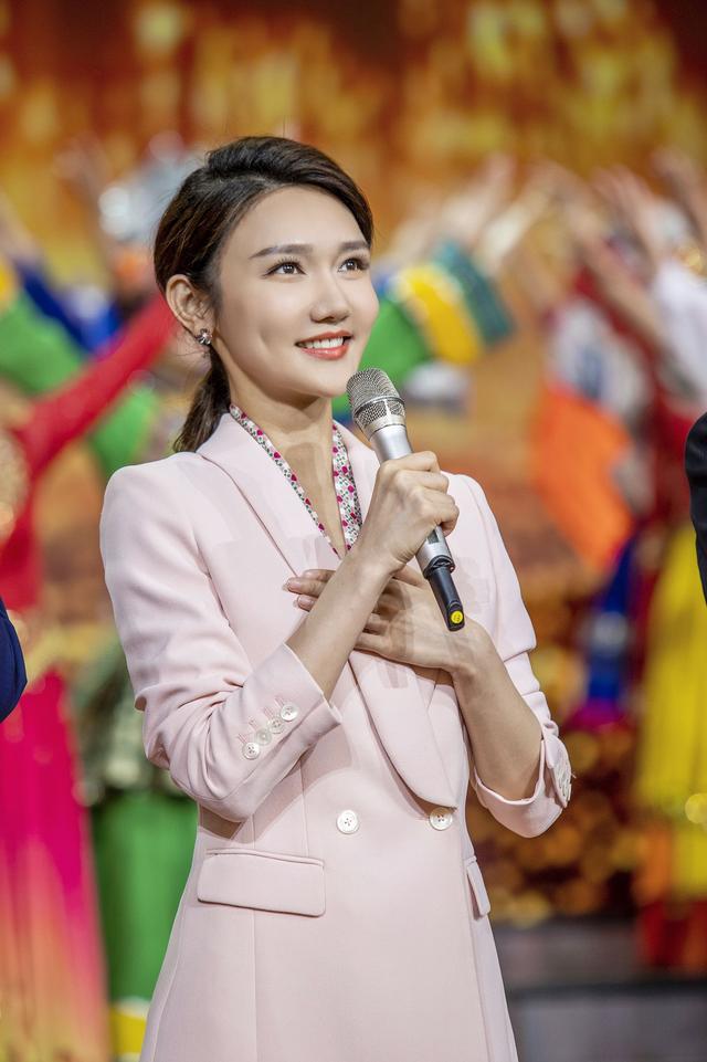 中央電視臺(tái)新聞直播間女主持人名單及照片，新聞直播間女主持人名單及照片2021