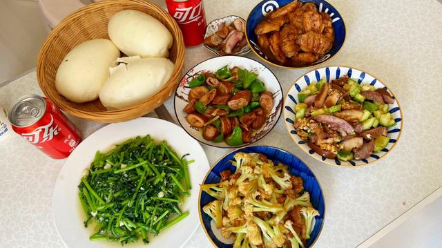 老公做美食朋友圈如何配文字，美食朋友圈如何配文字搞笑？