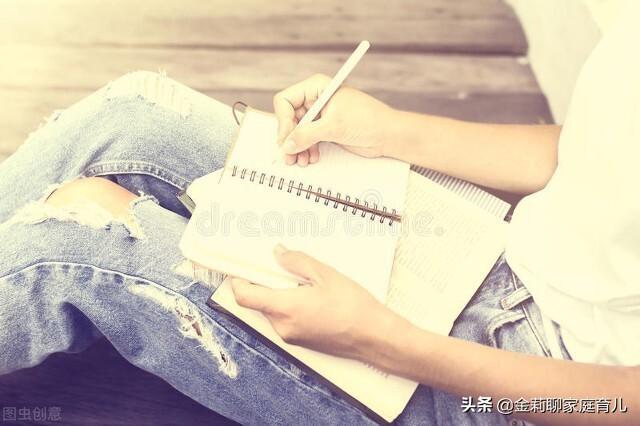 女兒在qq中親密聊天小說，偷看女兒的QQ聊天記錄被發(fā)現(xiàn),怎么和她交流