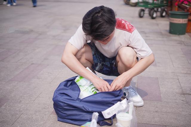 大學(xué)生創(chuàng)新創(chuàng)業(yè)商業(yè)模式怎么寫，大學(xué)生創(chuàng)業(yè)經(jīng)歷簡(jiǎn)歷怎么寫