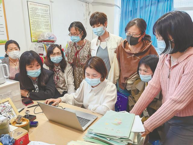 班級小管家體溫打卡怎么用，班級小管家小程序怎么使用家長？