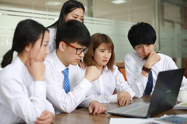 男生學(xué)什么技術(shù)工資高，男生學(xué)什么技術(shù)比較賺錢？