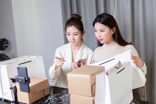 快手一億粉絲是誰最新，快手一億粉絲是誰最新視頻？