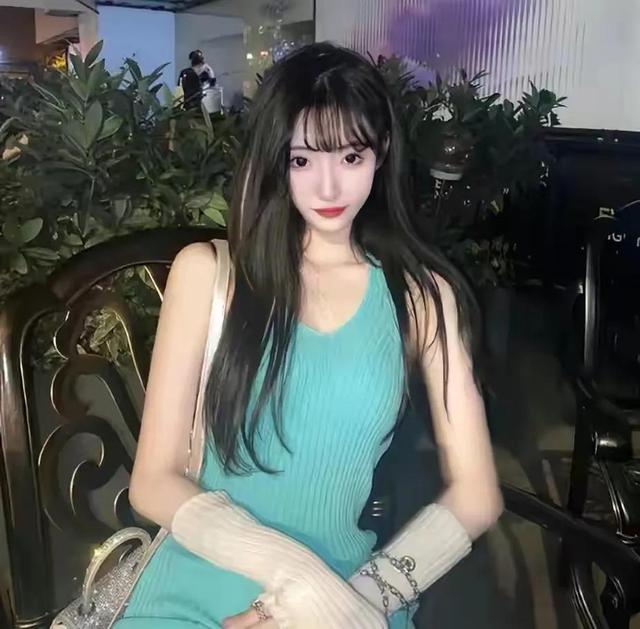 婚紗照發(fā)朋友圈配文字簡(jiǎn)短，婚紗照發(fā)朋友圈配文字簡(jiǎn)短搞笑？