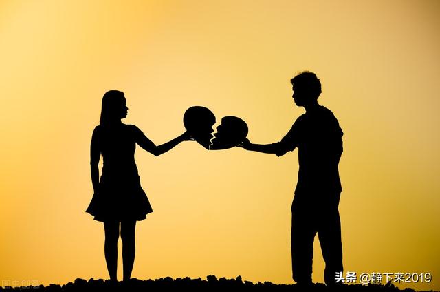 銷售朋友圈幽默文案配圖帶文字，搞笑銷售朋友圈文案？
