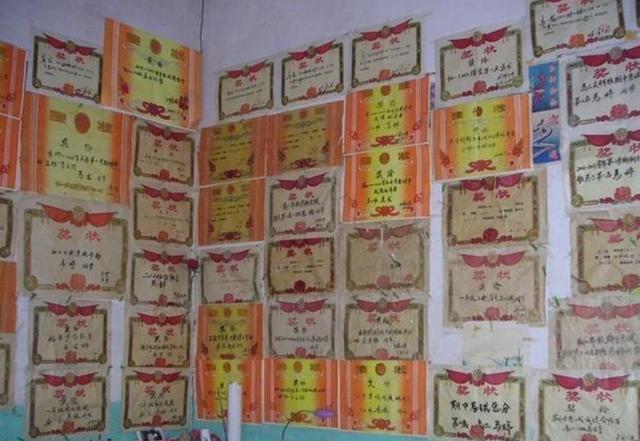 朋友圈曬孩子優(yōu)秀成績的句子和老師說的話，朋友圈曬孩子優(yōu)秀成績的句子和老師怎么說？