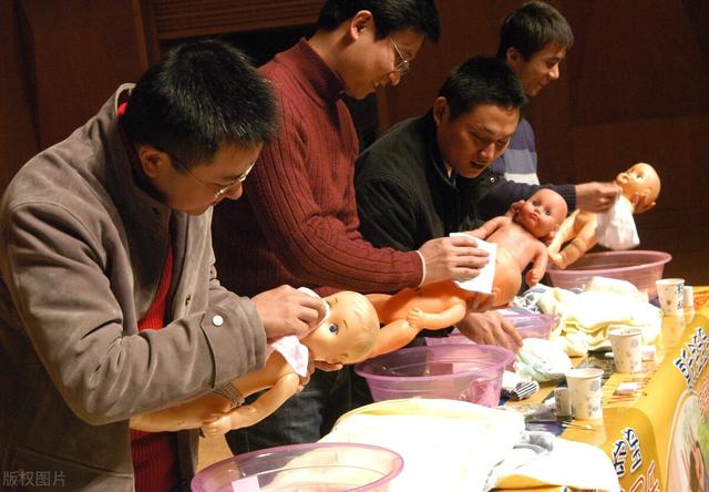 同事生孩子給多少紅包合適（同事生孩子給多少錢紅包400）