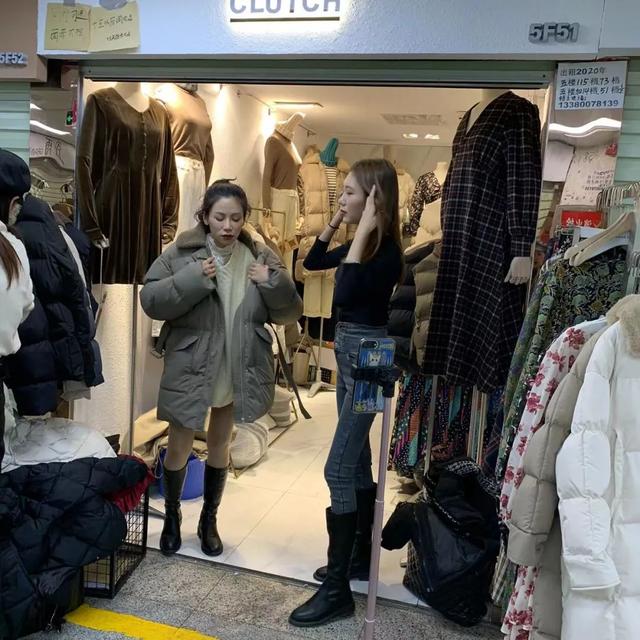 女生開直播賺錢嗎（女生做什么直播掙錢）