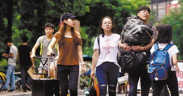 女生網(wǎng)上怎么賺錢（女生聊天賺錢的平臺）