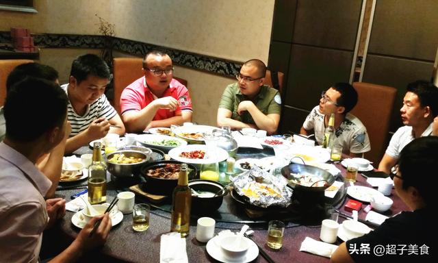 喝酒后適合發(fā)朋友圈的圖片，適合發(fā)朋友圈的喝酒圖片_簡短？