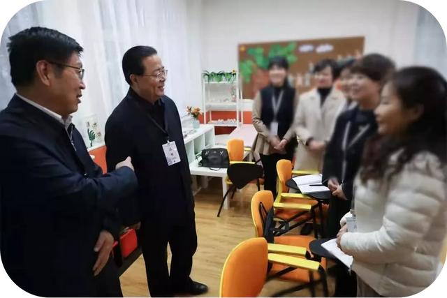 幼兒園簡介廣告宣傳圖片，幼兒園簡介宣傳欄內(nèi)容圖片
